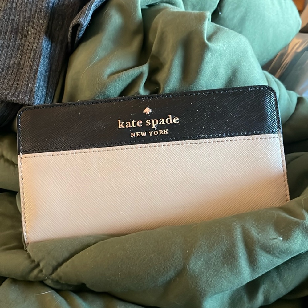 Roomy Kate Spade Wallet!